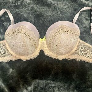 Victoria's Secret Dream Angels Lace Underwire Bra - Cream and blush